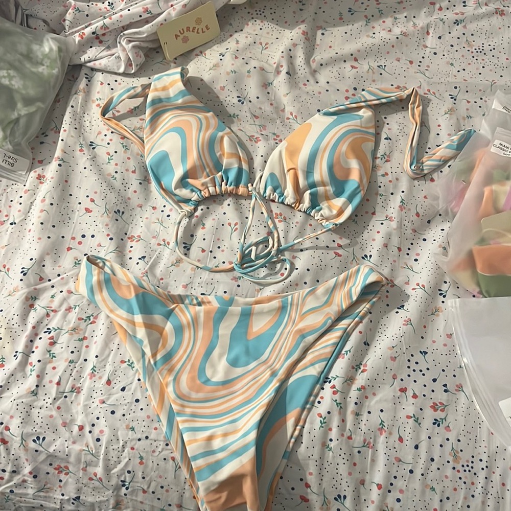 Aurelle bikini size large